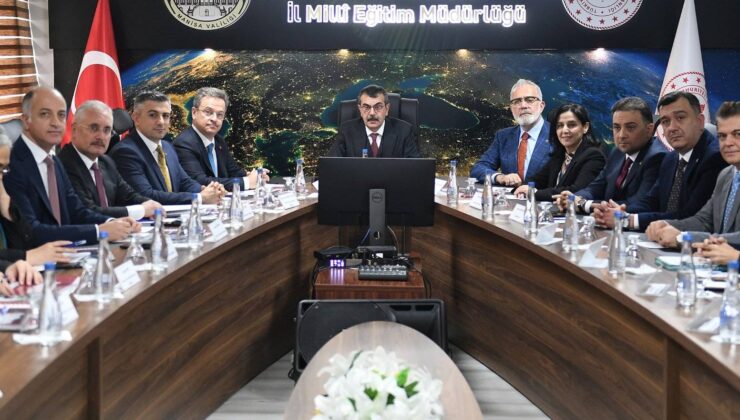 Bakan Tekin : “Başka Ülkede Devrim Yapılmış Denir!”