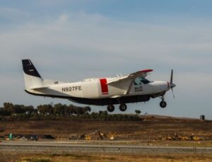 Dünyanın en çok kullanılan kargo uçağı 12 dakikalık pilotsuz uçuş gerçekleştirdi