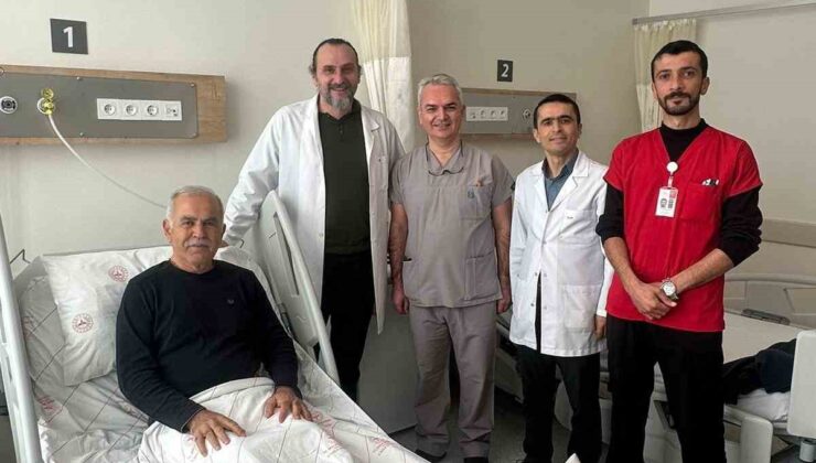20 santimlik böbrek kisti kapalı ameliyatla alındı
