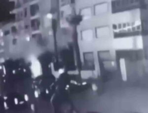65 kişiye mezar olan apartmanın yerle bir olma anı asrın felaketinin büyüklüğünü gözler önüne serdi