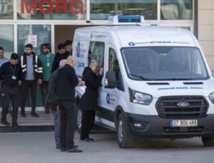 Acılı baba günlerdir aradığı kızının cenazesini gözyaşları arasında teslim aldı