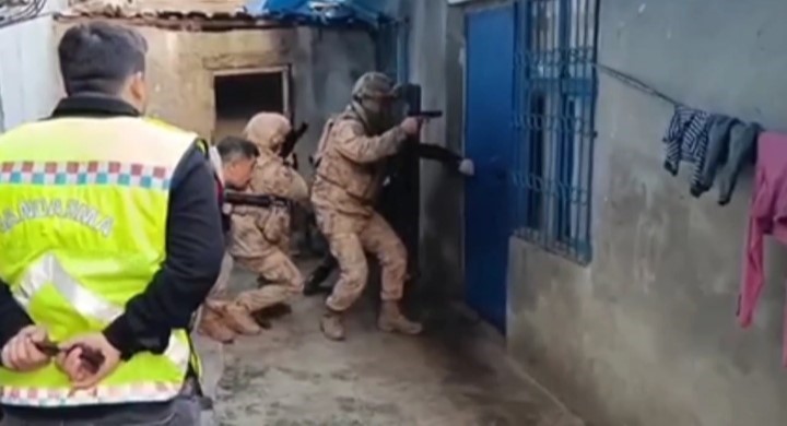 Adana’da DEAŞ operasyonu: 3 gözaltı
