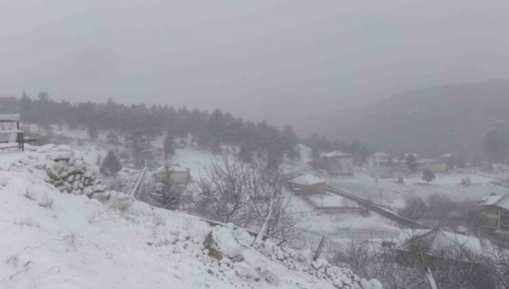 Adana’nın kuzey ilçeleri beyaza büründü