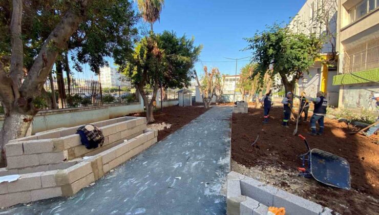 Akdeniz’de park ve yeşil alanlar yenileniyor