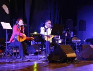 AKM’de Erdal-Mercan Erzincan’dan türkü gecesi