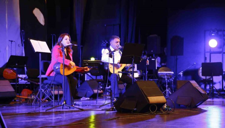 AKM’de Erdal-Mercan Erzincan’dan türkü gecesi