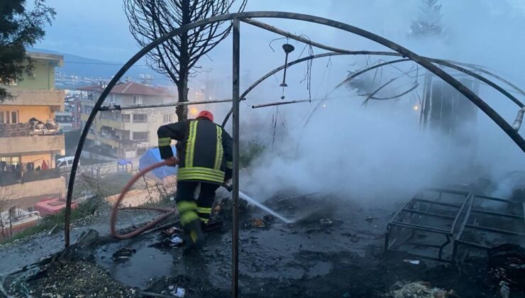 Antakya’da yanan çadır kullanılmaz hale geldi
