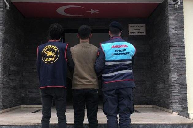 Antalya’da çeşitli suçlardan aranan 296 şüpheli yakalandı