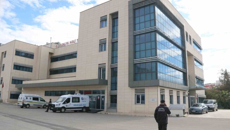 Antalya’da korkunç cinayet: 3 çocuk annesi kadını 17 yerinden bıçaklayarak öldürdü