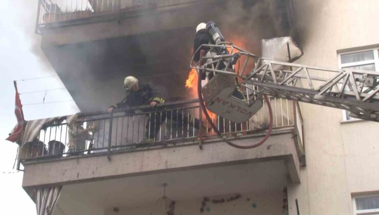 Antalya’da korkutan ev yangını