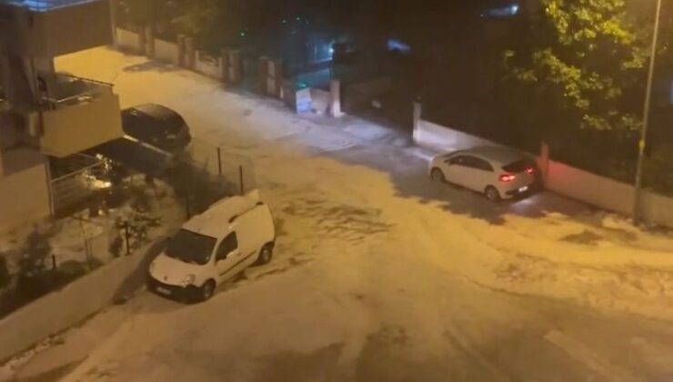 Antalya’da yağan dolu ile sokaklar beyaza büründü