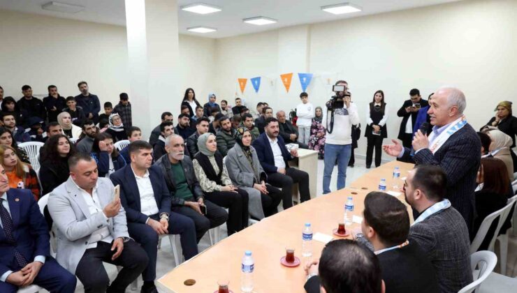 Başkan Gültak, gençlerle bir araya geldi