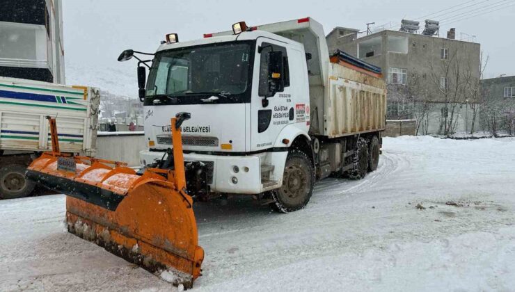 Başkan Gürbüz: “20 araç, 250 personel ile sahadayız”