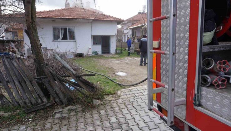 Burdur’da sobadan çıkan yangında evde maddi hasar oluştu