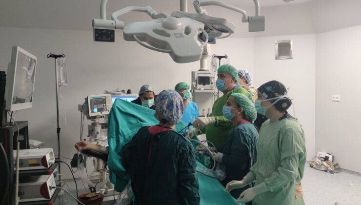 Defne Devlet Hastanesi’nde kapalı yöntemle safra kesesi alma ameliyatı gerçekleştirildi
