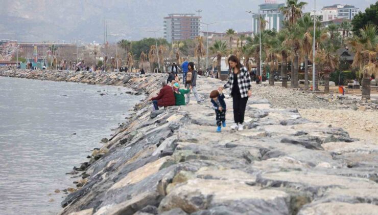 Depremin vurduğu Hatay’da, vatandaşlar yeni yılın 2023’ü unutturmasını temenni etti