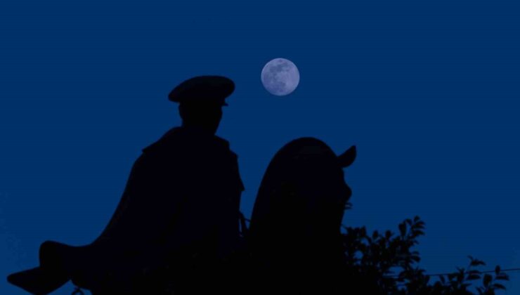 Dolunay kartpostallık görüntüler oluşturdu