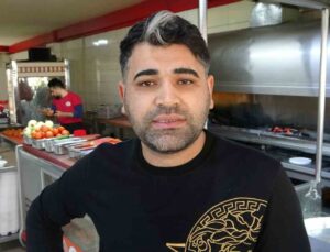 Garson, Heimlich manevrasıyla yaşlı adamın hayatını kurtardı