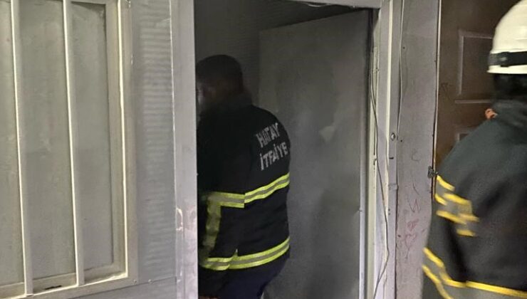 Hatay’da çıkan konteyner yangını söndürüldü