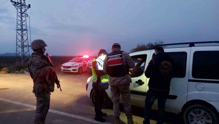 Hatay’da Jandarma ekipleri 108 aranan şahsı yakaladı