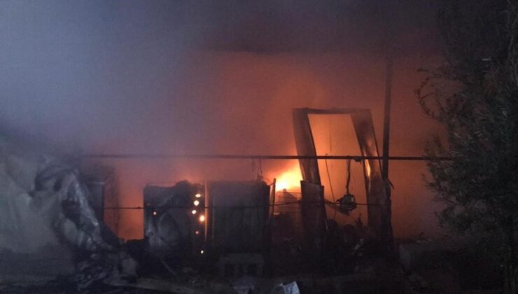 Hatay’da yanan konteyner kullanılmaz hale geldi