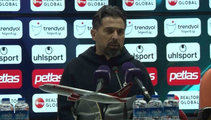 İlhan Palut: “Maalesef çok ekstra bir gol attılar”