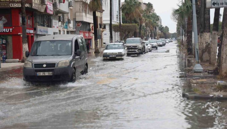 İskenderun’da sağanak yağışlar esnafı olumsuz etkiledi