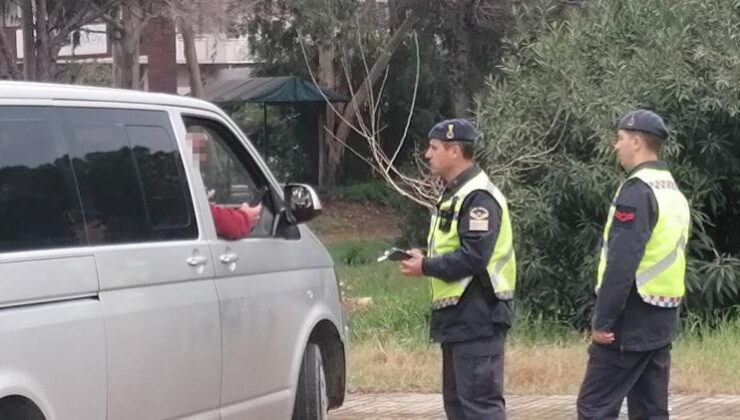 Jandarma alkolmetreyi üfletmek için  yarım saat dil döktü, üfleyince cezayı yedi