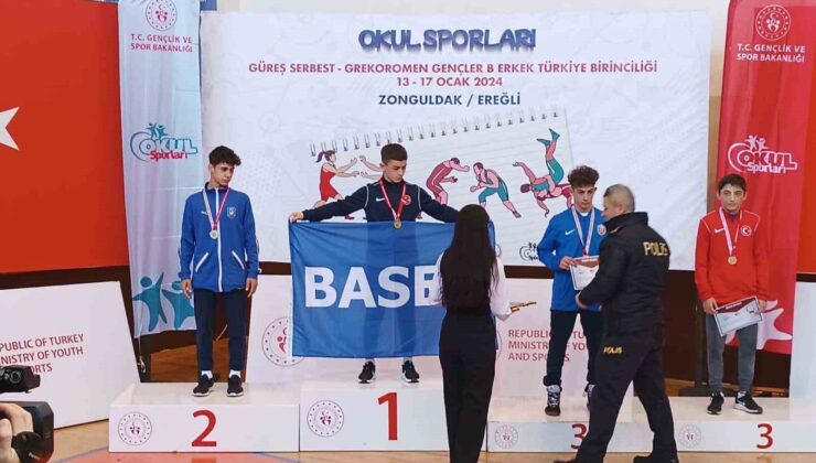 Kepezli güreşçiye bronz madalya