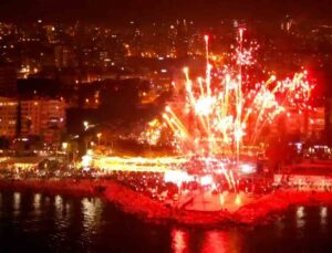 Mersin yeni yılı ’Sokak Partisi’ ile karşıladı