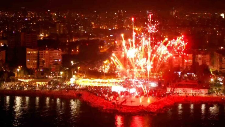 Mersin yeni yılı ’Sokak Partisi’ ile karşıladı
