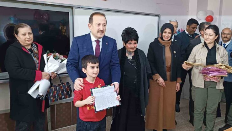 Mersin’de 435 bin öğrenci karne aldı