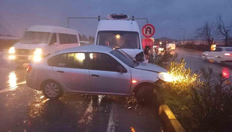 Minibüs ile otomobil çarpıştı: 1 yaralı