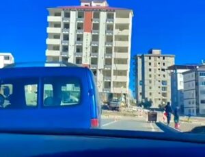 Operatör binanın altında böyle kaldı