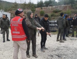 Orman muhafaza memurlarına silah kullanma eğitimi