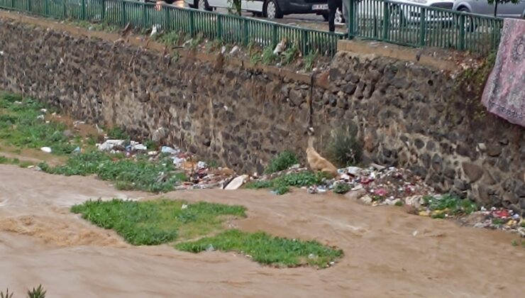 Osmaniye’de geceden başlayan sağanak yağış olumsuzluklara neden oldu