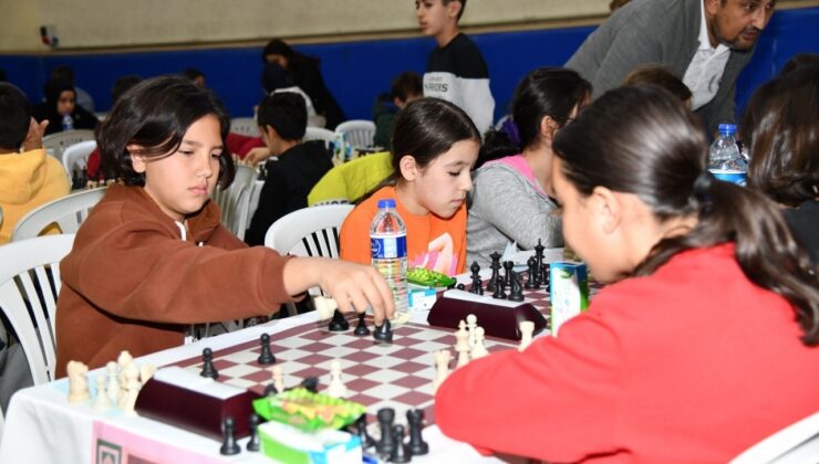Osmaniye’de ’’Kurtuluş Kupası’’ satranç turnuvası başladı