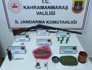 Otomobilde yapılan aramada uyuşturucu çıktı