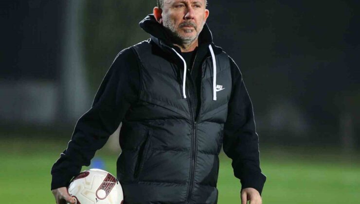 Sergen Yalçın, Antalyaspor’la ilk antrenmanına çıktı