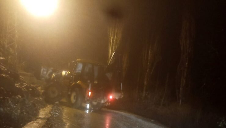 Şiddetli yağış nedeniyle toprak kayması yaşandı