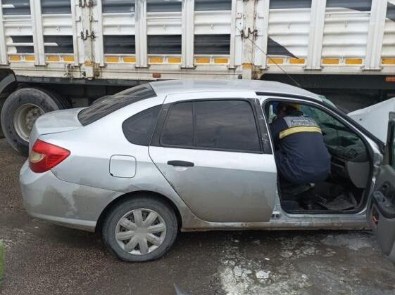 Tır ile otomobil çarpıştı: 2 yaralı