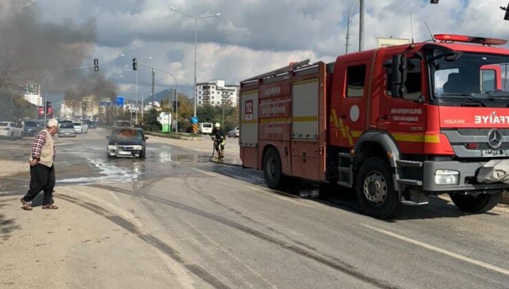 Tofaş otomobil yolun ortasında alevlere teslim oldu