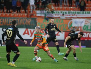 Trendyol Süper Lig: Alanyaspor: 0 – MKE Ankaragücü: 0 (İlk yarı)