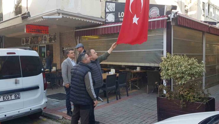 Türk bayrağını bıçakla kesen şahıs, önce güvenlik kameralarına sonra polise yakalandı