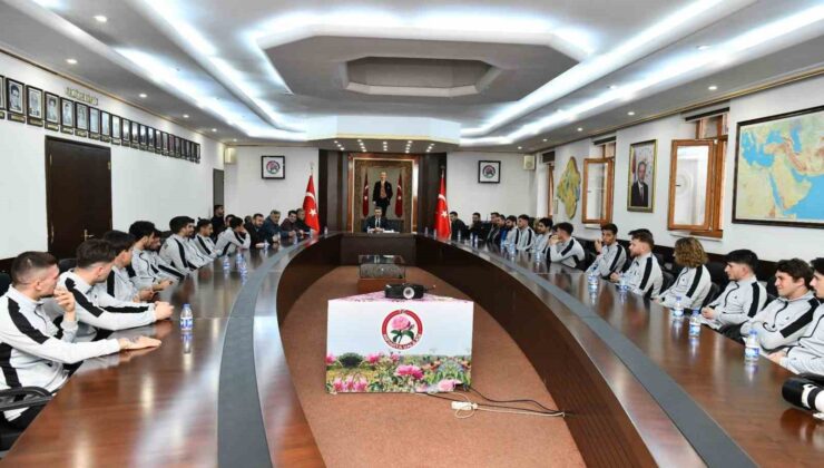 Vali Baruş: “Isparta 32 Spor’un başarısı Isparta’nın başarısı demek “