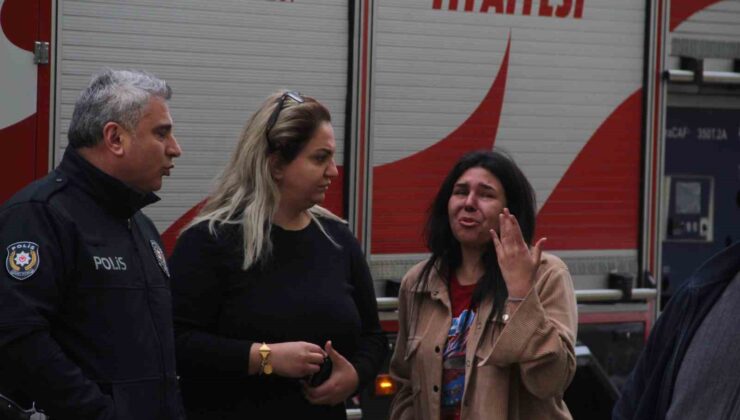 Yanan evini gözyaşları içinde izledi