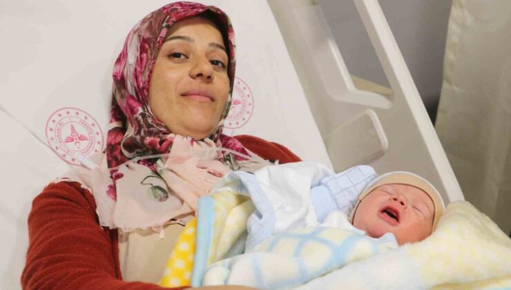 Yeni yılın ilk bebeği Hatay’da dünyaya geldi