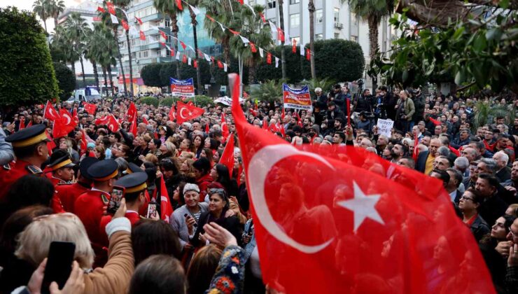 Yeniden aday gösterilen Adana Büyükşehir Belediye Başkanı Karalar, vatandaşlarla buluştu