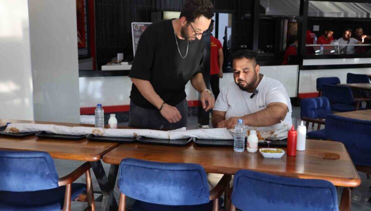 1,5 metrelik döneri yemeye çalışan 160 kiloluk Cingöz: “Normal bir insan asla yiyemez”