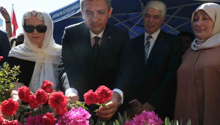 15 Temmuz Demokrasi ve Milli Birlik Günü etkinlikleri şehit mezarlarını ziyaret ile başladı